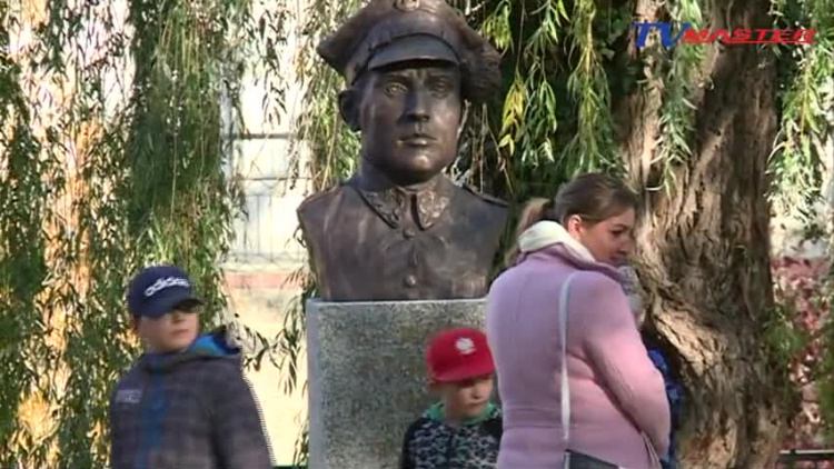 2019_11_12_4_pomnik_niepodleglosci_11_listopada.mp4