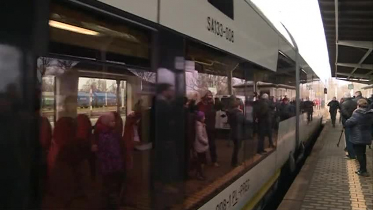 2019_12_11_2_pociag_glogow_leszno.mp4