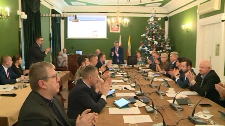 2019_12_18_1_polkowice_rada_miejska_sesja_budzet_serafin.mp4
