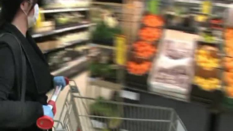 2020_04_09_koronawirus_zakupy_seniorzy_polkowice.mp4