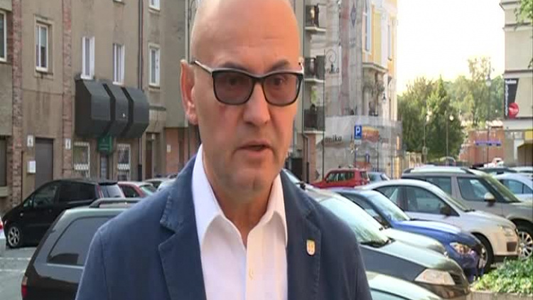 2020_09_28_powrot_samochodow_rynek_glogow.mp4
