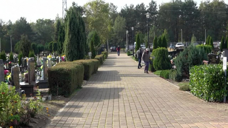 2020_10_23_swieto_zmarlych_koronawirus_polkowice.mp4