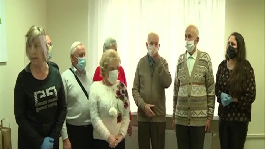 2021-01-22-paczki-seniorzy-ddp-dps-wolontariat-kghm.mp4