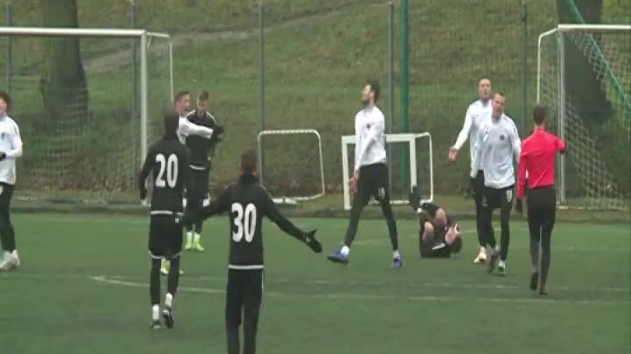 2021-01-28-chrobry-miedz2-3-0-bougaidis.mp4
