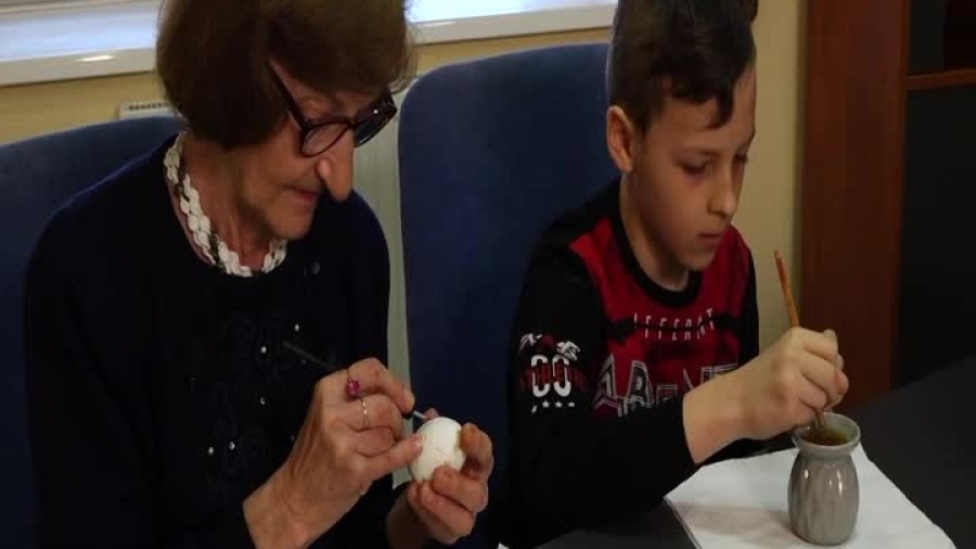 2021-04-02-anna-kuncik-malowanie-pisanek.mp4