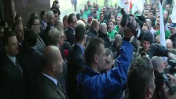 kronika-2011-05-02-pikieta-zwiazki-kghm.mp4