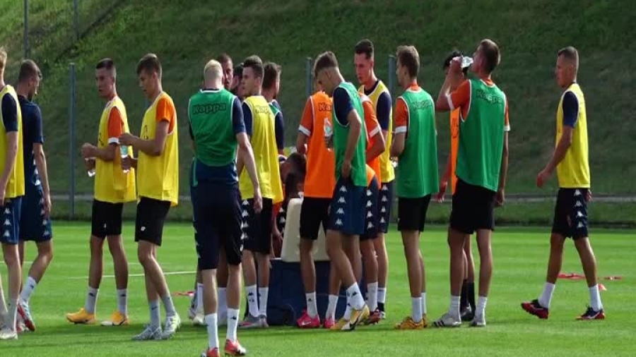 2021-07-09-chrobry-nowi-pilkarze-dybowski-vanheijden-bochniak.mp4