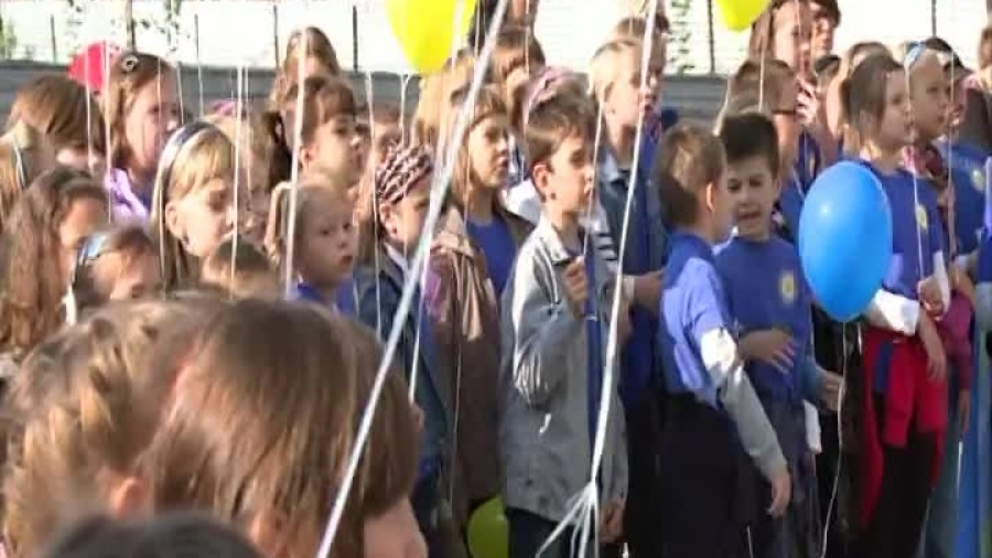 kronika-2011-09-56-swieto-szkol-kawalerow-usmiechu.mp4