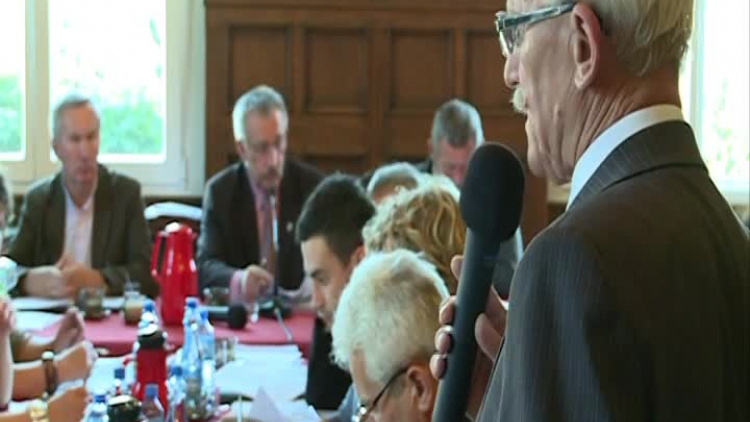 kronika-2011-10-42-radni-smieci-wschowa.mp4