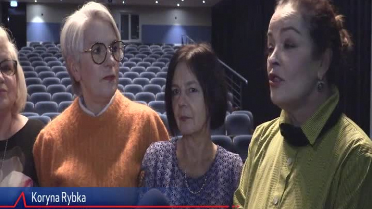 2021-11-30-utw-powroty-przedstawienie-glogow-teatr.mp4