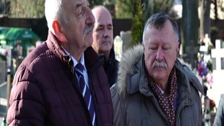 2022-02-11-znicze-glogow-gek-wywoz-sybiracy.mp4