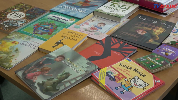 2022-07-01-ksiazki-ukrainski-biblioteka-polkowice.mp4
