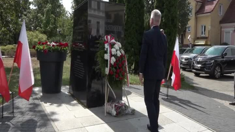2022-08-16-zlozenie-kwiatow-pomnik-pilsudskiego-polkowice.mp4