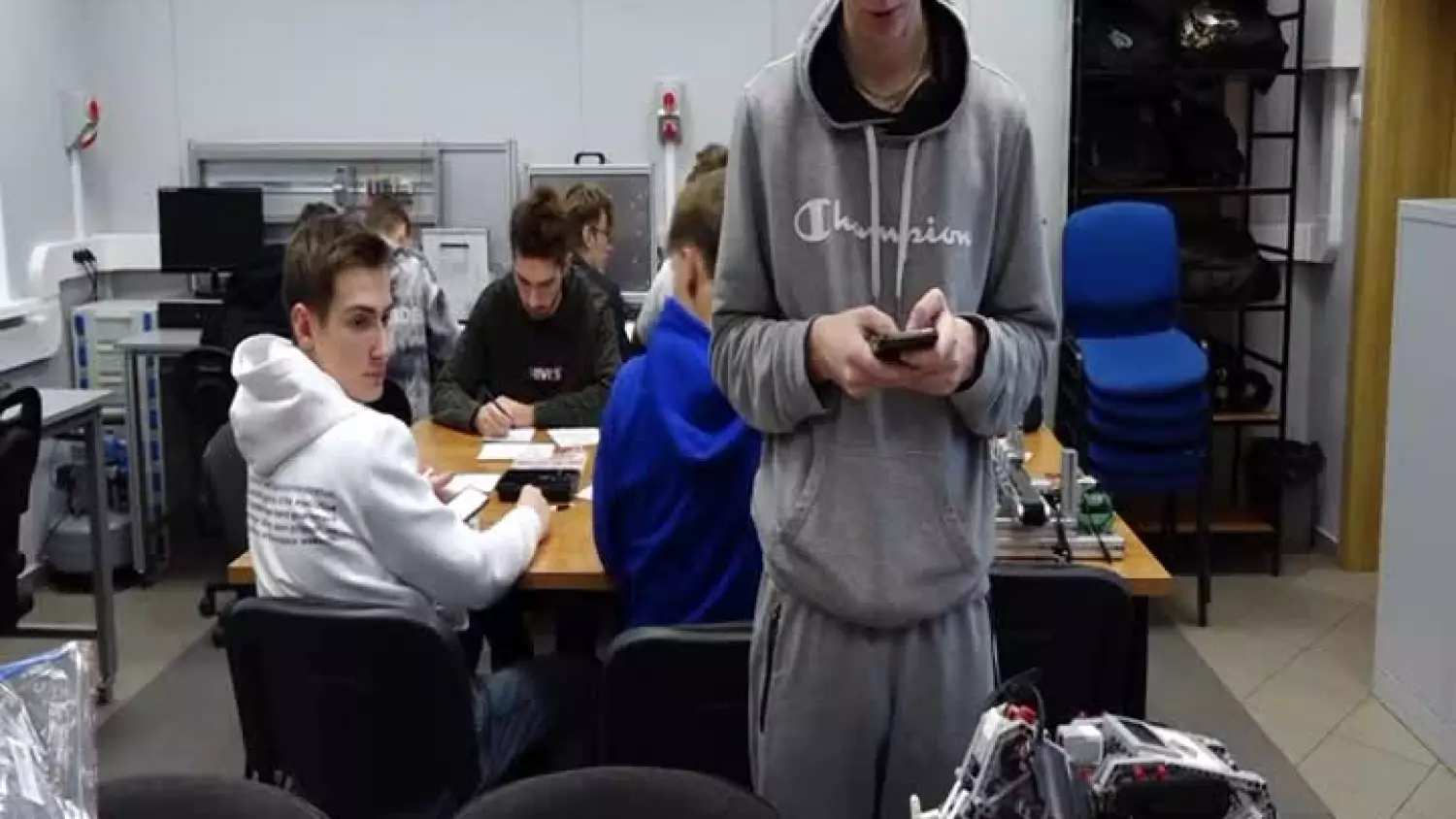 2022-12-08-wyposazenie-sale-mechanik-glogow.mp4