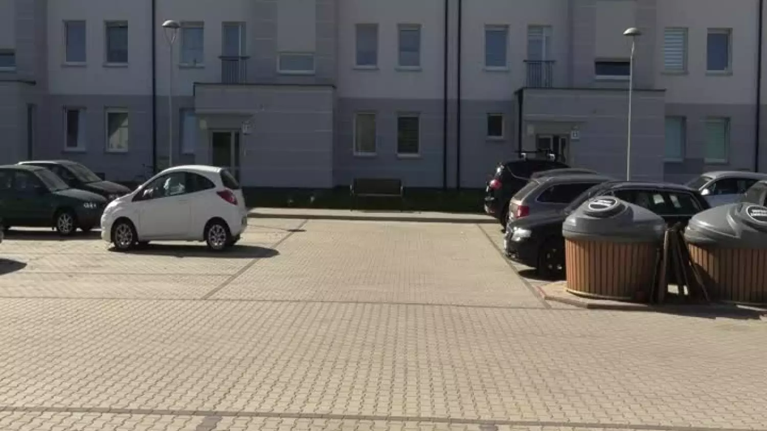 2023-08-25-parking-pomaranczowa-polkowice-dolne.mp4