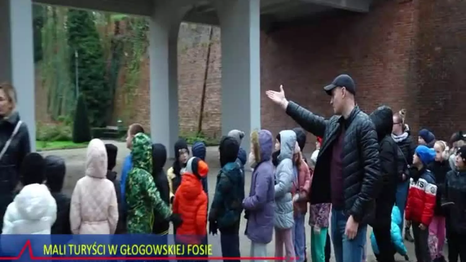 2023-10-23-dzien-turystyki-dzieci-fosa-glogow.mp4
