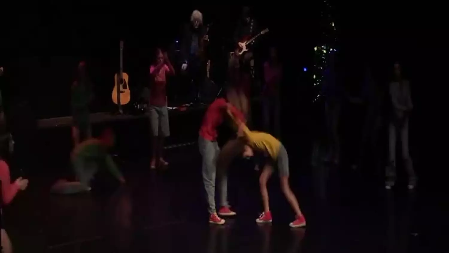 2024-01-15-koncert-noworoczny-rewia-graffiti-glogow-mok.mp4