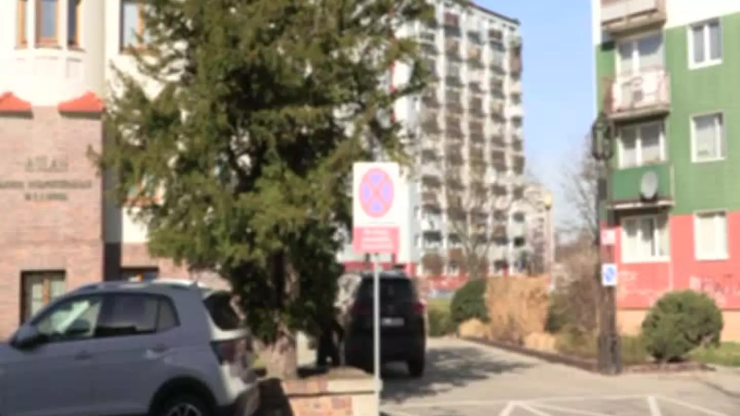 2025-03-10-parkowanie-chodnik-aslan-glogow.mp4