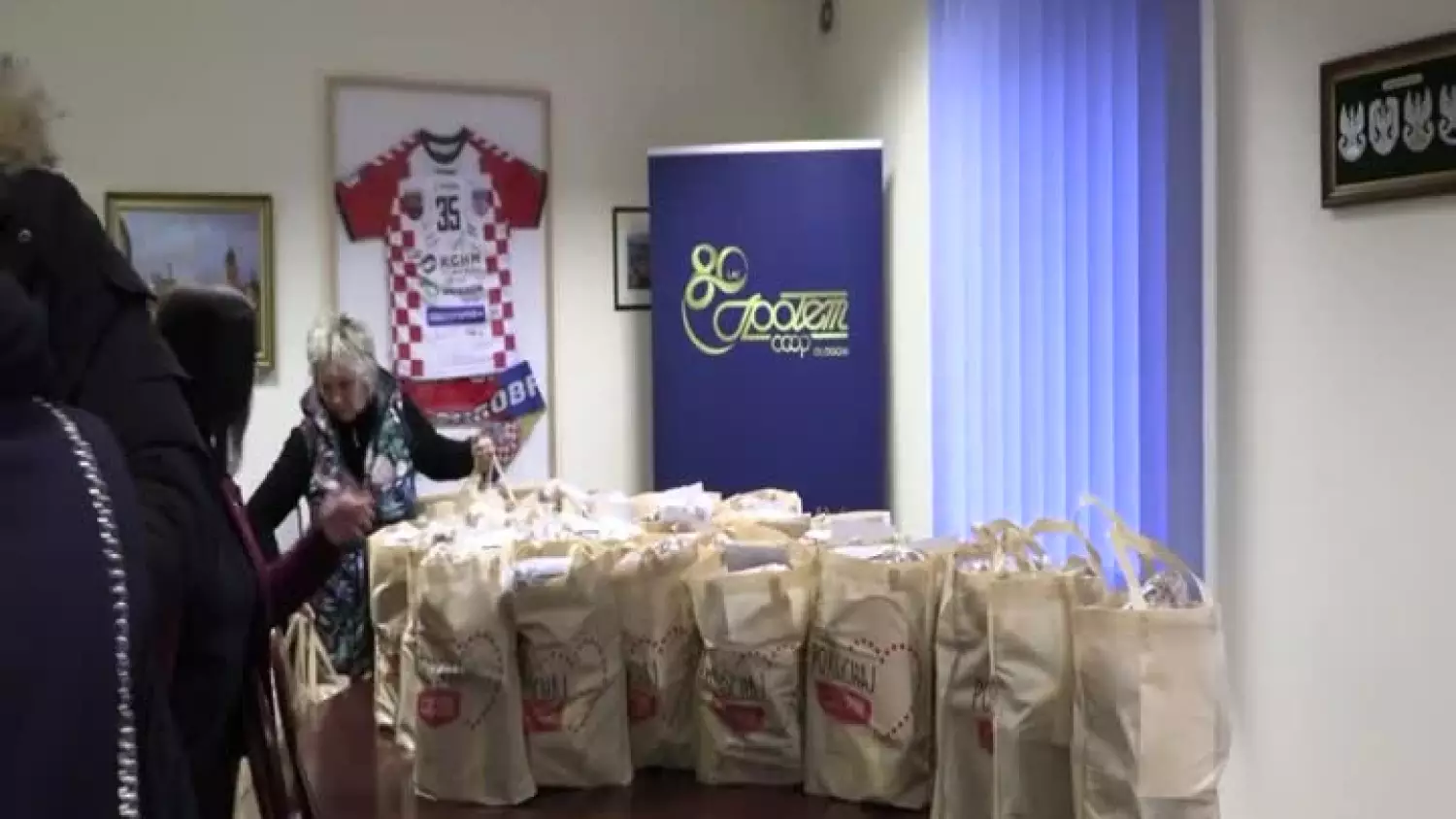 2025-04-11-akcja-paczki-seniorzy-wielkanoc-glogow.mp4