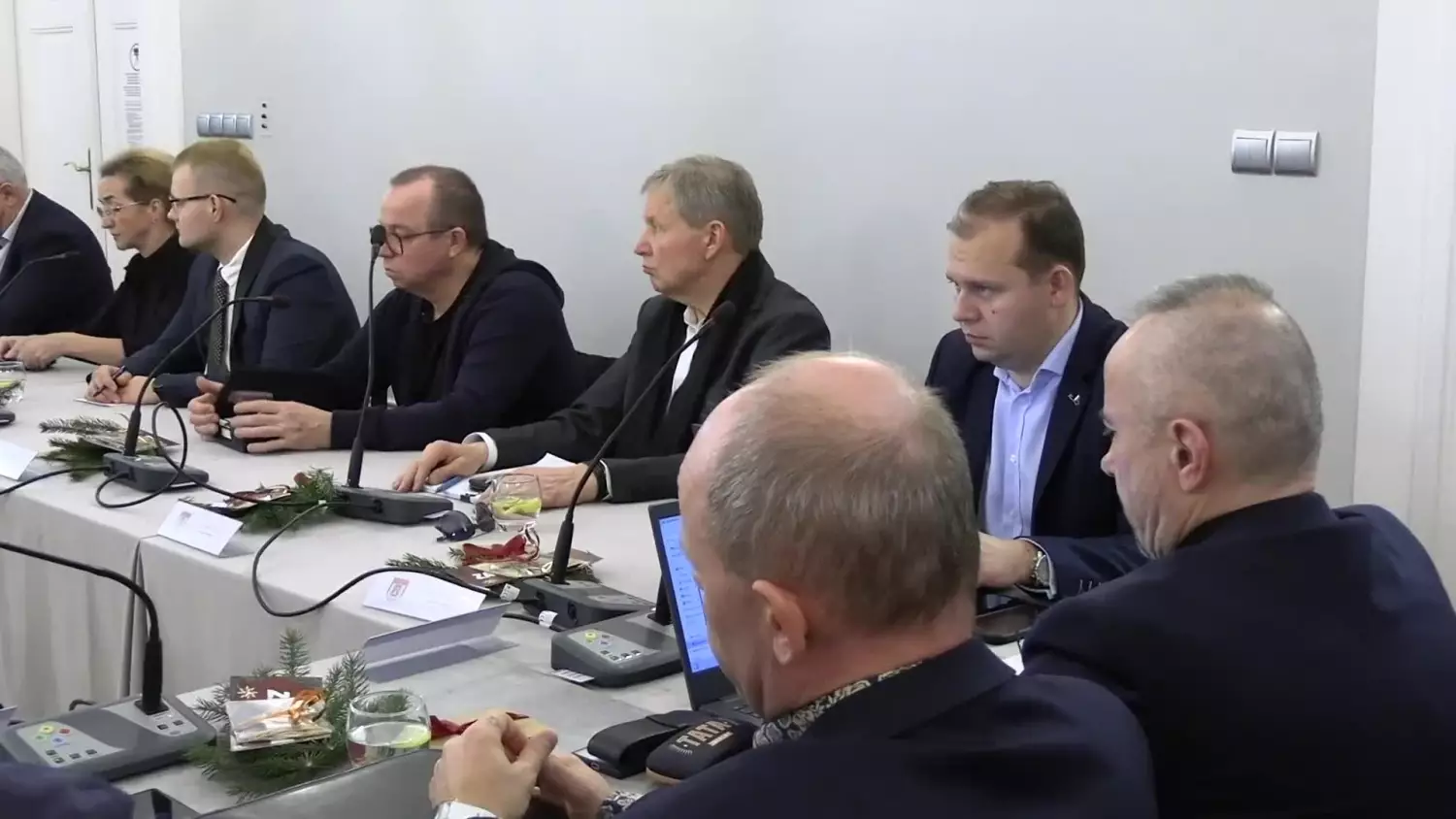 2025-12-22-dyskusja-radni-pis-burmistrz-traczyk.mp4