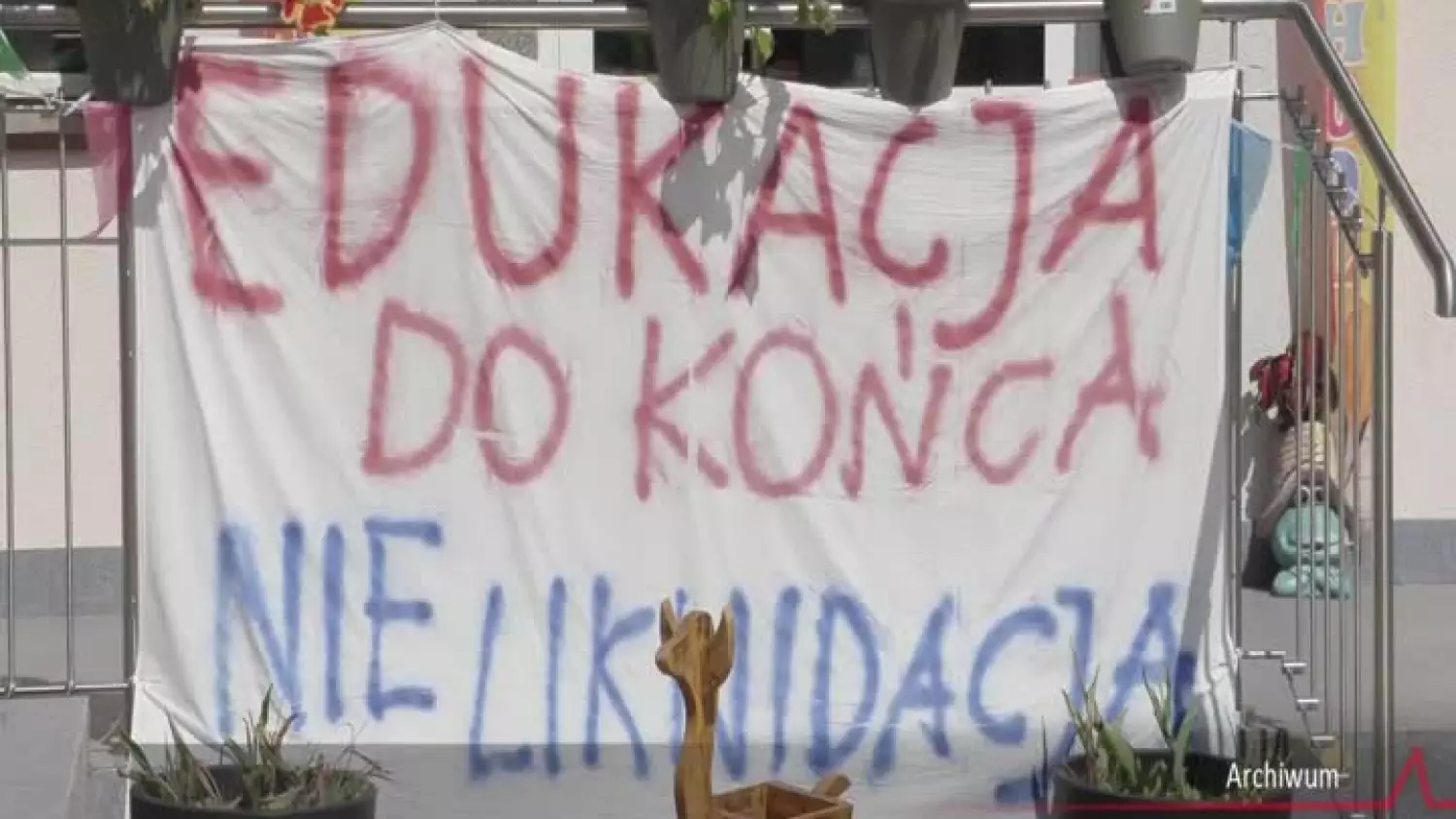 2026-01-22-wilkow-szkola-zebranie-protest-likwidacja-001.mp4
